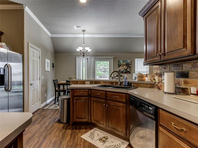 324 E Charlotte Terrace, Mustang, OK 73064