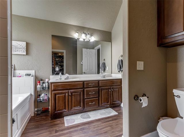 324 E Charlotte Terrace, Mustang, OK 73064