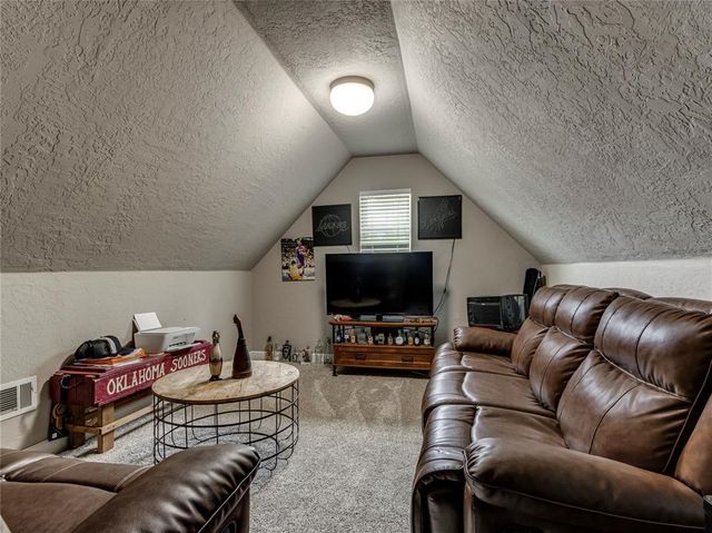 324 E Charlotte Terrace, Mustang, OK 73064