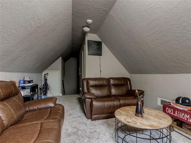 324 E Charlotte Terrace, Mustang, OK 73064