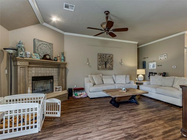 324 E Charlotte Terrace, Mustang, OK 73064