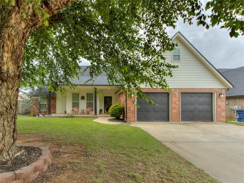 324 E Charlotte Terrace, Mustang, OK 73064