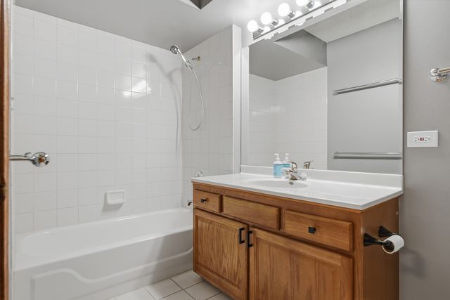 10 S Wille Street 209, Mount Prospect, IL 60056