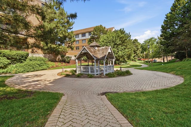 10 S Wille Street 209, Mount Prospect, IL 60056