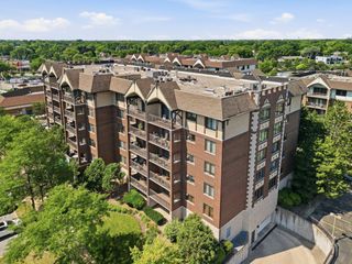 10 S Wille Street 209, Mount Prospect, IL 60056