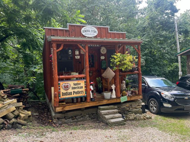 8472 McKee Road, Irvine, KY 40336