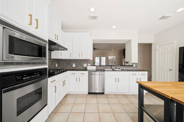 6111 Windwater Pointe, Houston, TX 77036