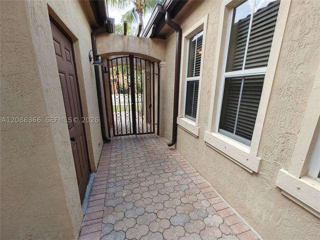 15243 SW 28 TE, Miami, FL 33185