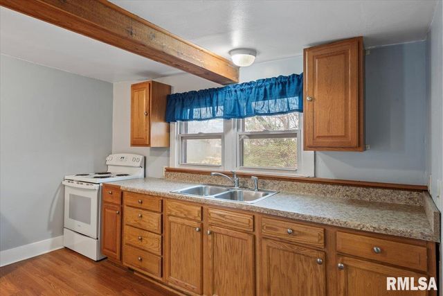 510 S MAUVAISTERRE Street, Jacksonville, IL 62650