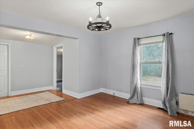 510 S MAUVAISTERRE Street, Jacksonville, IL 62650