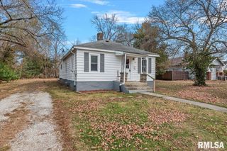 510 S MAUVAISTERRE Street, Jacksonville, IL 62650