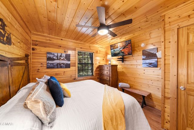 1642 Kissing Way, Sevierville, TN 37862