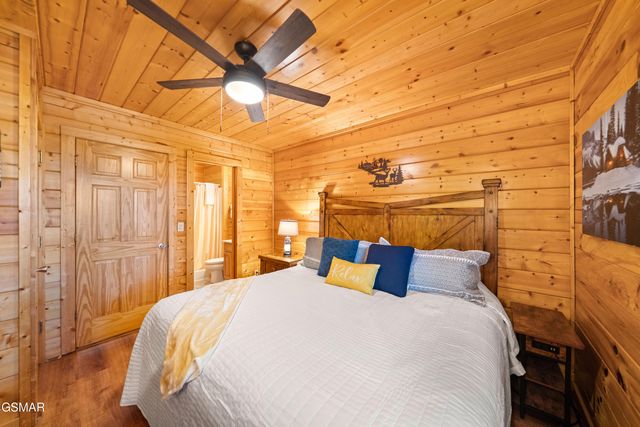 1642 Kissing Way, Sevierville, TN 37862