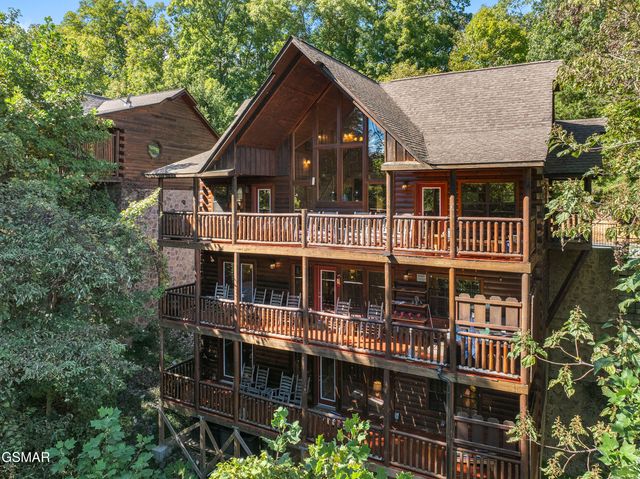 1642 Kissing Way, Sevierville, TN 37862