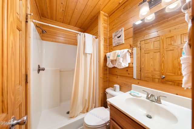 1642 Kissing Way, Sevierville, TN 37862