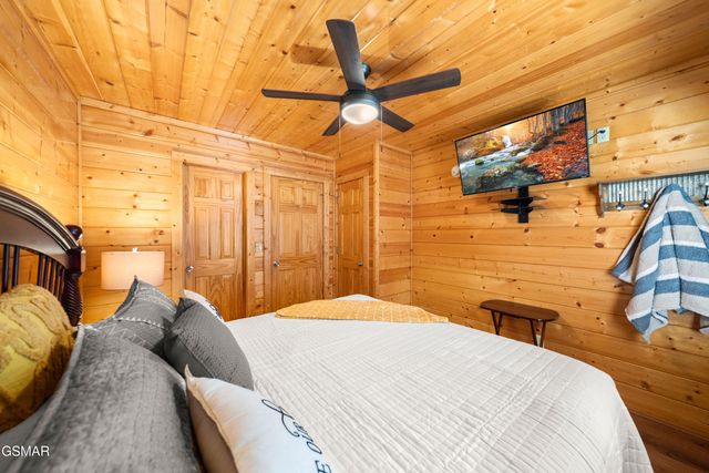 1642 Kissing Way, Sevierville, TN 37862