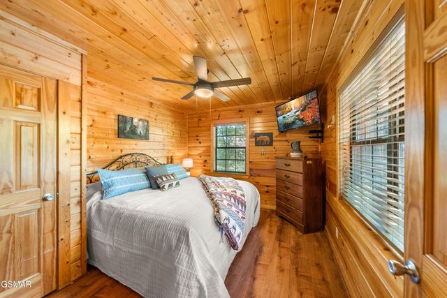 1642 Kissing Way, Sevierville, TN 37862