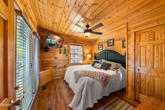 1642 Kissing Way, Sevierville, TN 37862