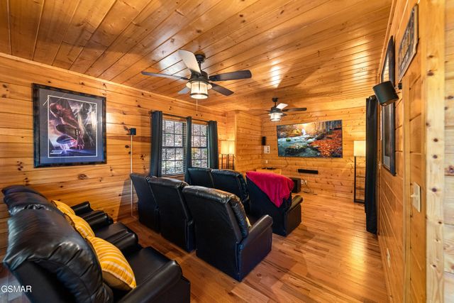 1642 Kissing Way, Sevierville, TN 37862