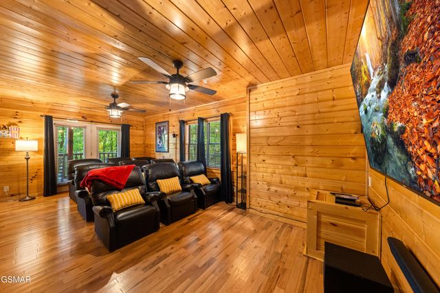 1642 Kissing Way, Sevierville, TN 37862