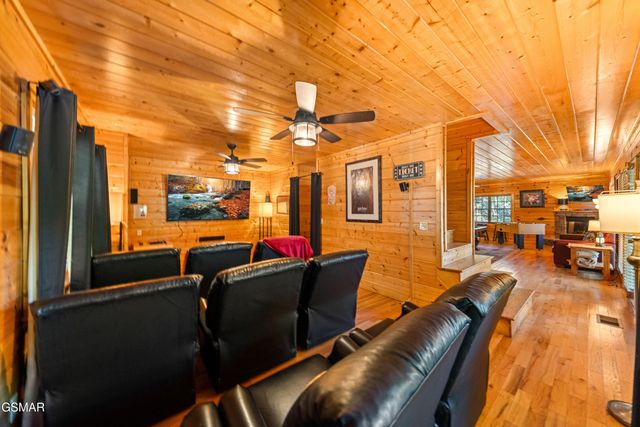 1642 Kissing Way, Sevierville, TN 37862