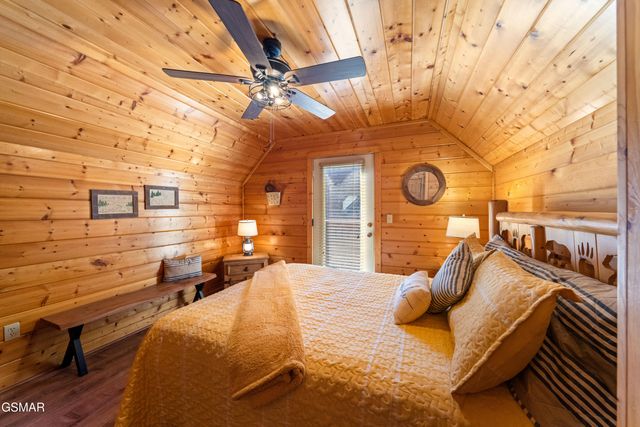 1642 Kissing Way, Sevierville, TN 37862