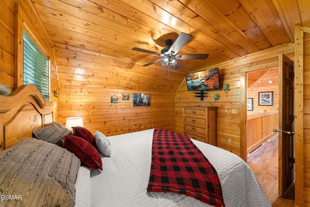 1642 Kissing Way, Sevierville, TN 37862