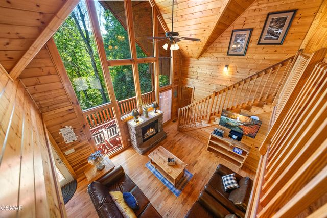 1642 Kissing Way, Sevierville, TN 37862