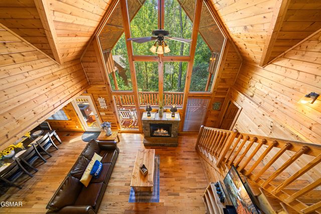 1642 Kissing Way, Sevierville, TN 37862