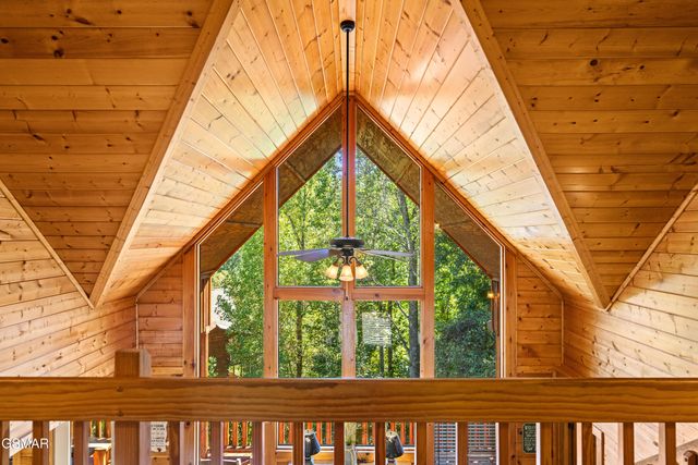 1642 Kissing Way, Sevierville, TN 37862