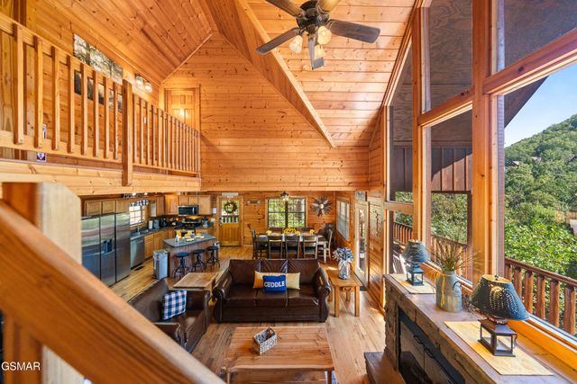 1642 Kissing Way, Sevierville, TN 37862