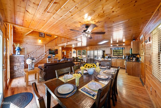 1642 Kissing Way, Sevierville, TN 37862