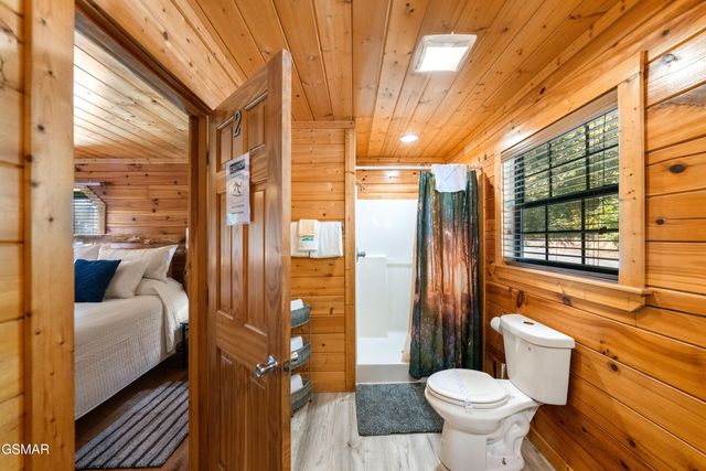 1642 Kissing Way, Sevierville, TN 37862