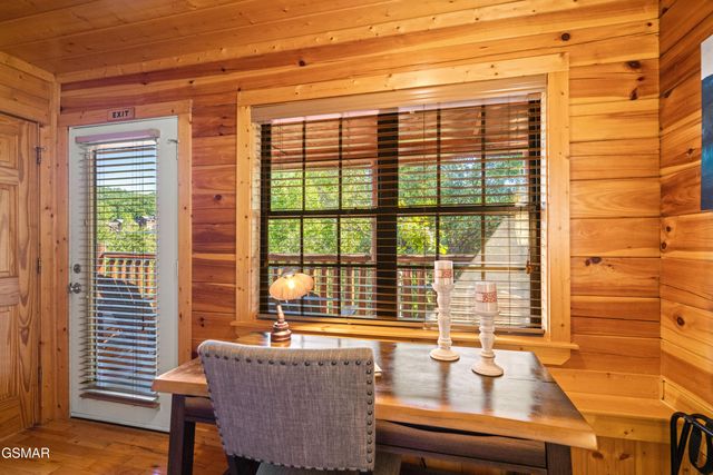 1642 Kissing Way, Sevierville, TN 37862