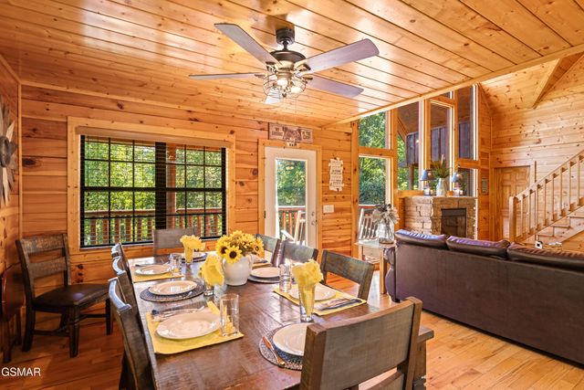 1642 Kissing Way, Sevierville, TN 37862