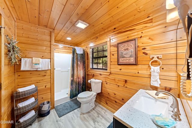 1642 Kissing Way, Sevierville, TN 37862