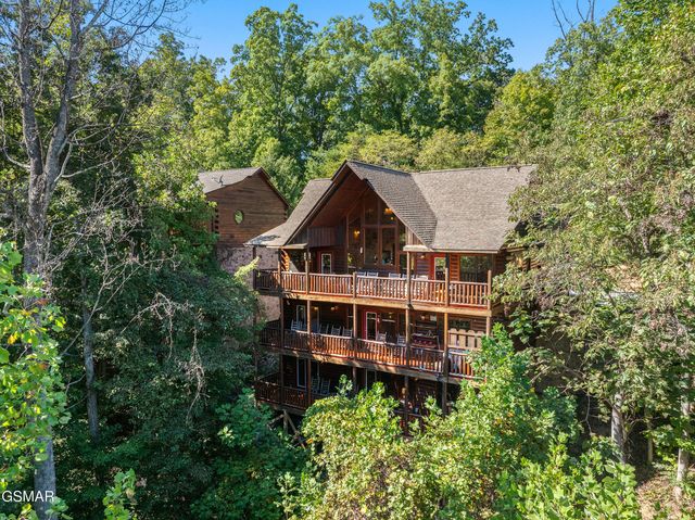 1642 Kissing Way, Sevierville, TN 37862