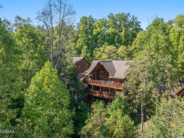 1642 Kissing Way, Sevierville, TN 37862