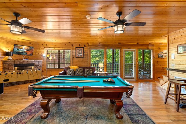 1642 Kissing Way, Sevierville, TN 37862