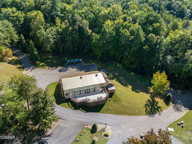 1642 Kissing Way, Sevierville, TN 37862