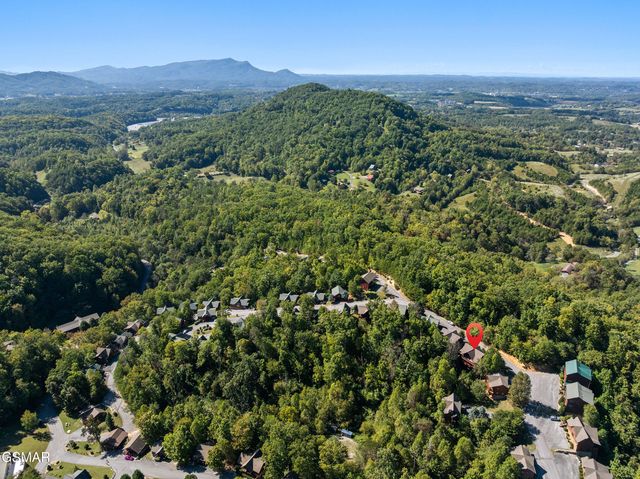 1642 Kissing Way, Sevierville, TN 37862