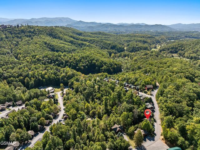 1642 Kissing Way, Sevierville, TN 37862