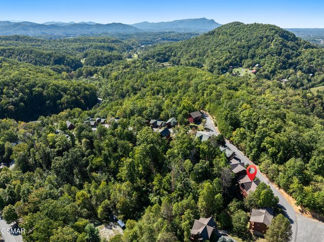 1642 Kissing Way, Sevierville, TN 37862