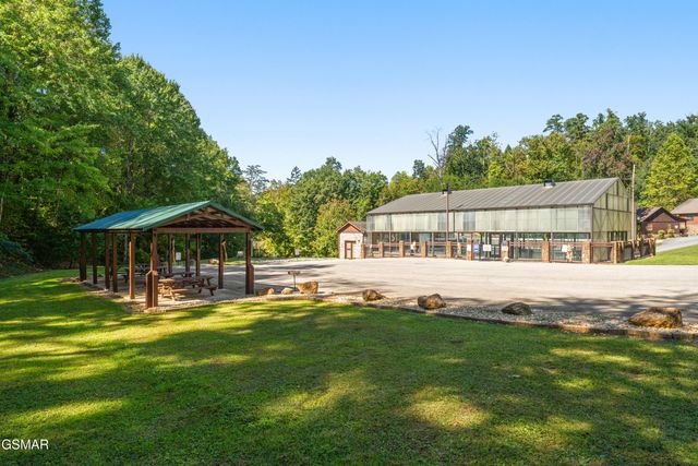 1642 Kissing Way, Sevierville, TN 37862