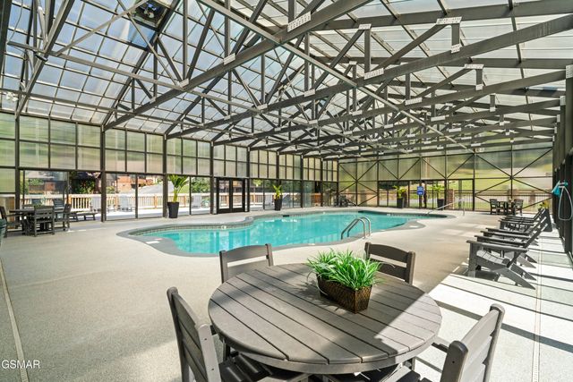 1642 Kissing Way, Sevierville, TN 37862