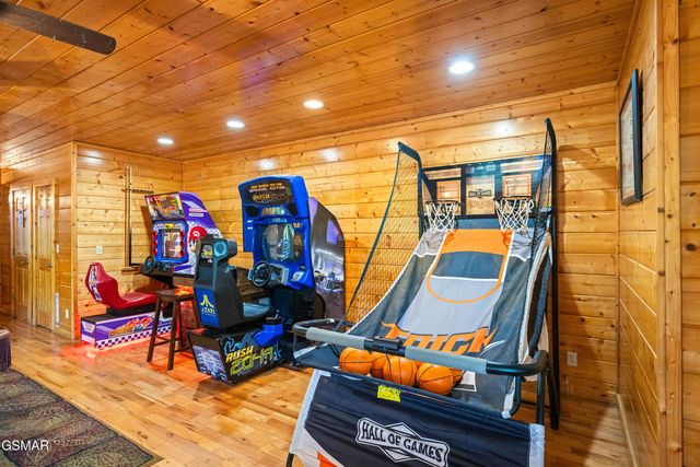 1642 Kissing Way, Sevierville, TN 37862