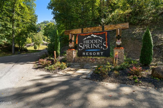 1642 Kissing Way, Sevierville, TN 37862