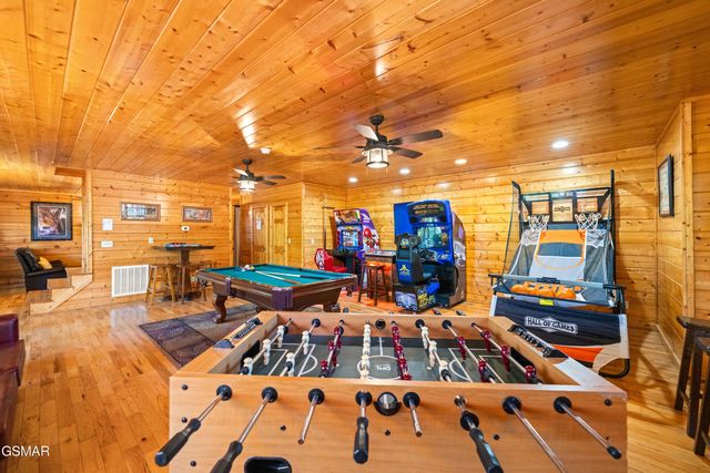 1642 Kissing Way, Sevierville, TN 37862