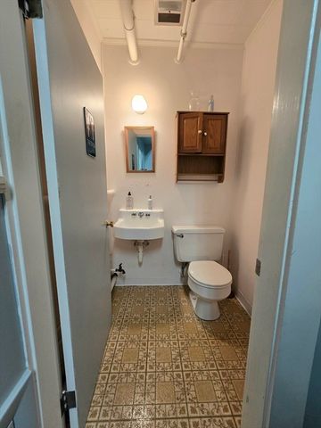 110 Main St. 2B, Northampton, MA 01060