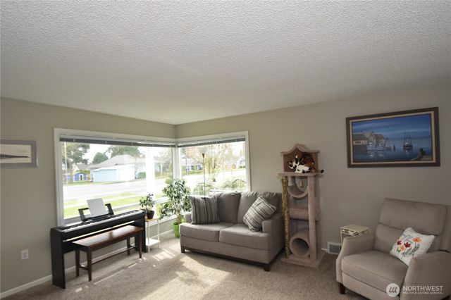 701 E Grover Street, Lynden, WA 98264